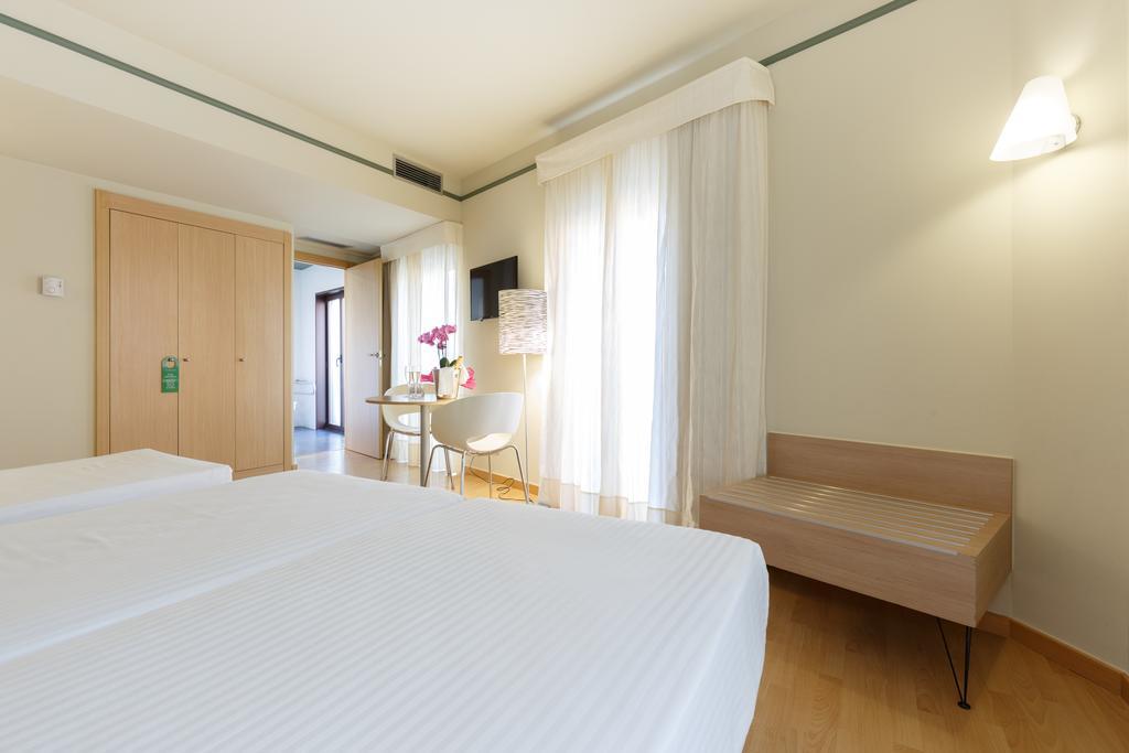 ซิวตัต เด บาร์เซโลนา Hotel ภายนอก รูปภาพ
