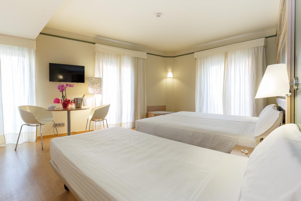 ซิวตัต เด บาร์เซโลนา Hotel ภายนอก รูปภาพ