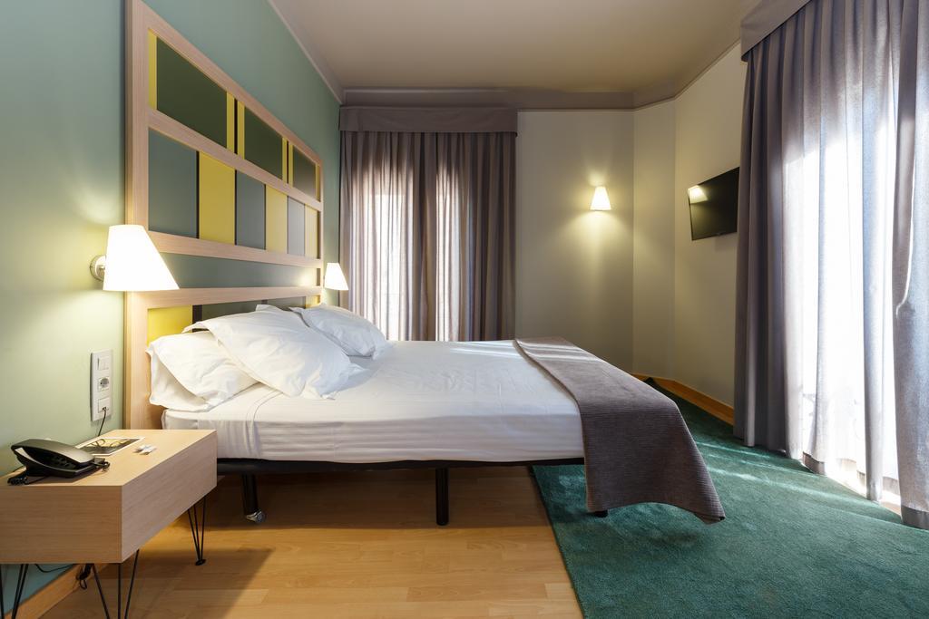 ซิวตัต เด บาร์เซโลนา Hotel ภายนอก รูปภาพ
