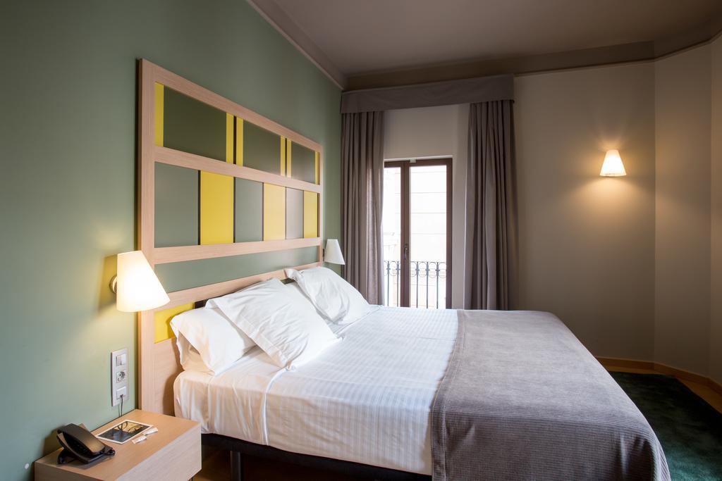 ซิวตัต เด บาร์เซโลนา Hotel ภายนอก รูปภาพ